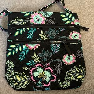Vera Bradley. Triple zip hipster .Island Garden